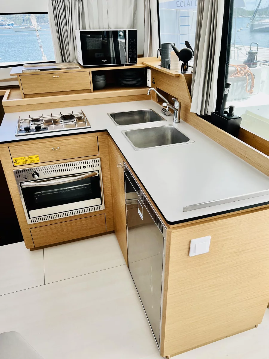 Excess 11 (MOANA Mallorca BAREBOAT)  - 14