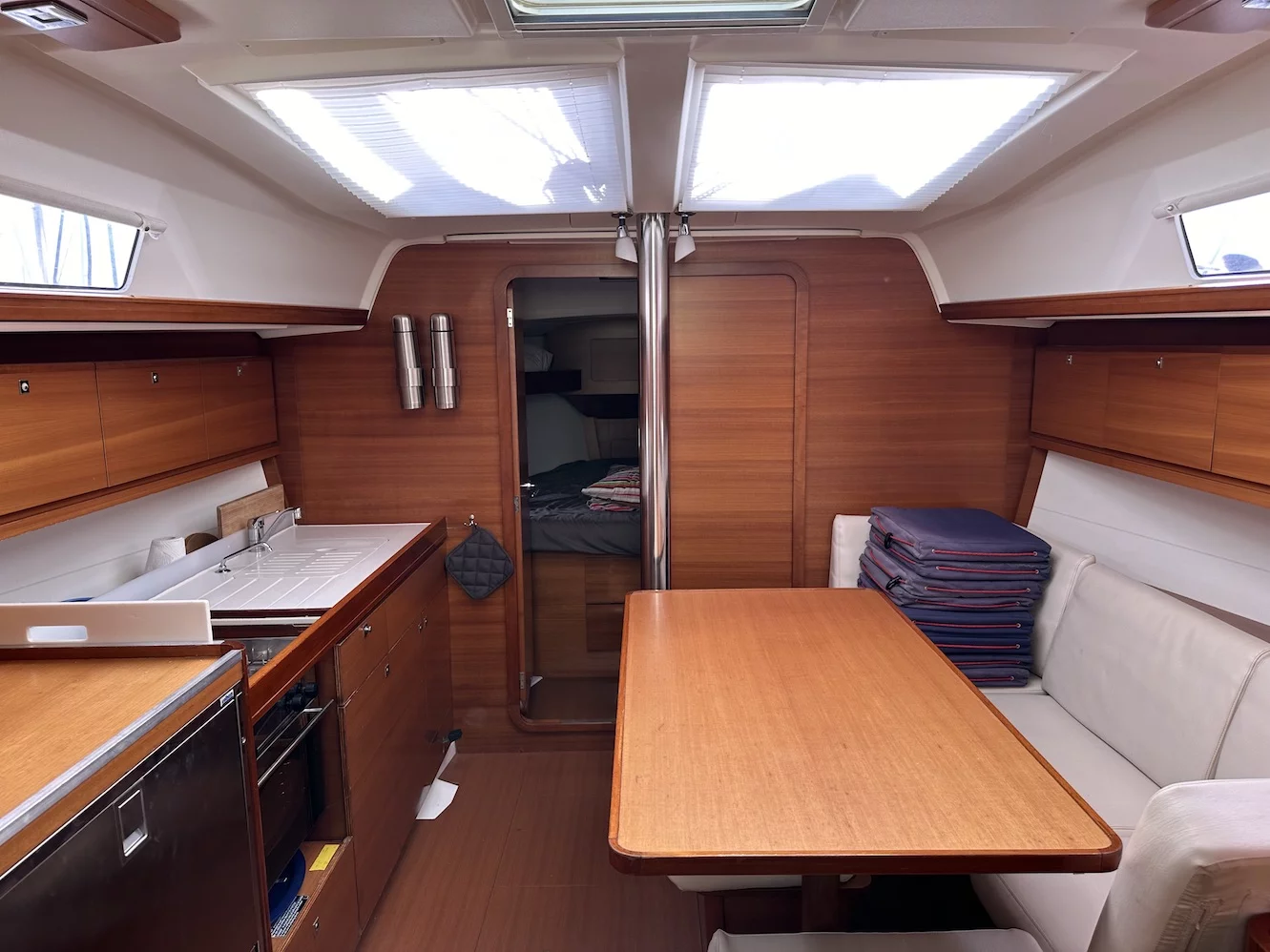 Dufour 382 GL (Sunny Blue) Interior image - 8