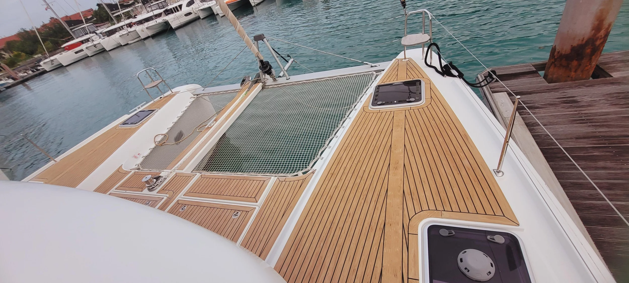 Lagoon 42 (Best Q)  - 8