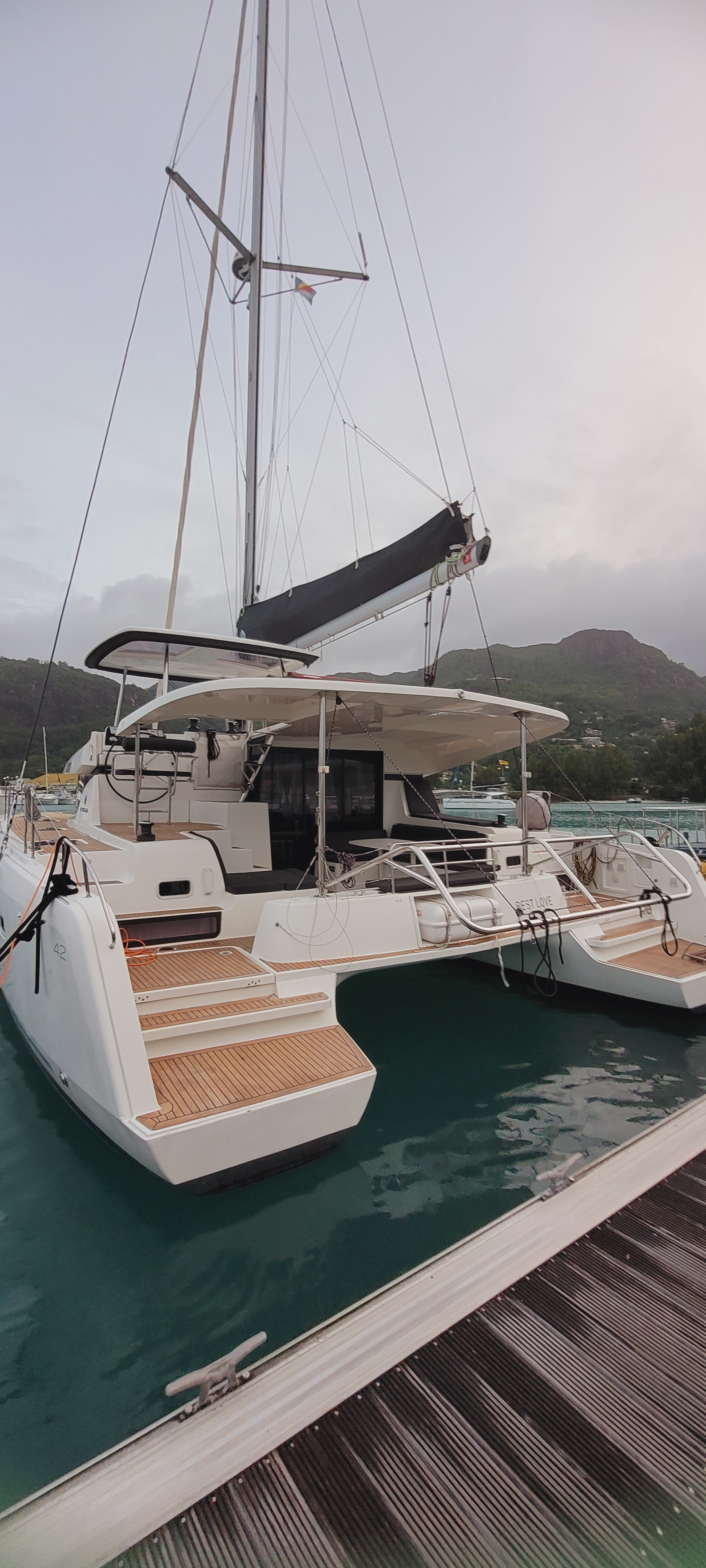 Photo #7 - Lagoon 42 (Best Q) in Mahe - 19331