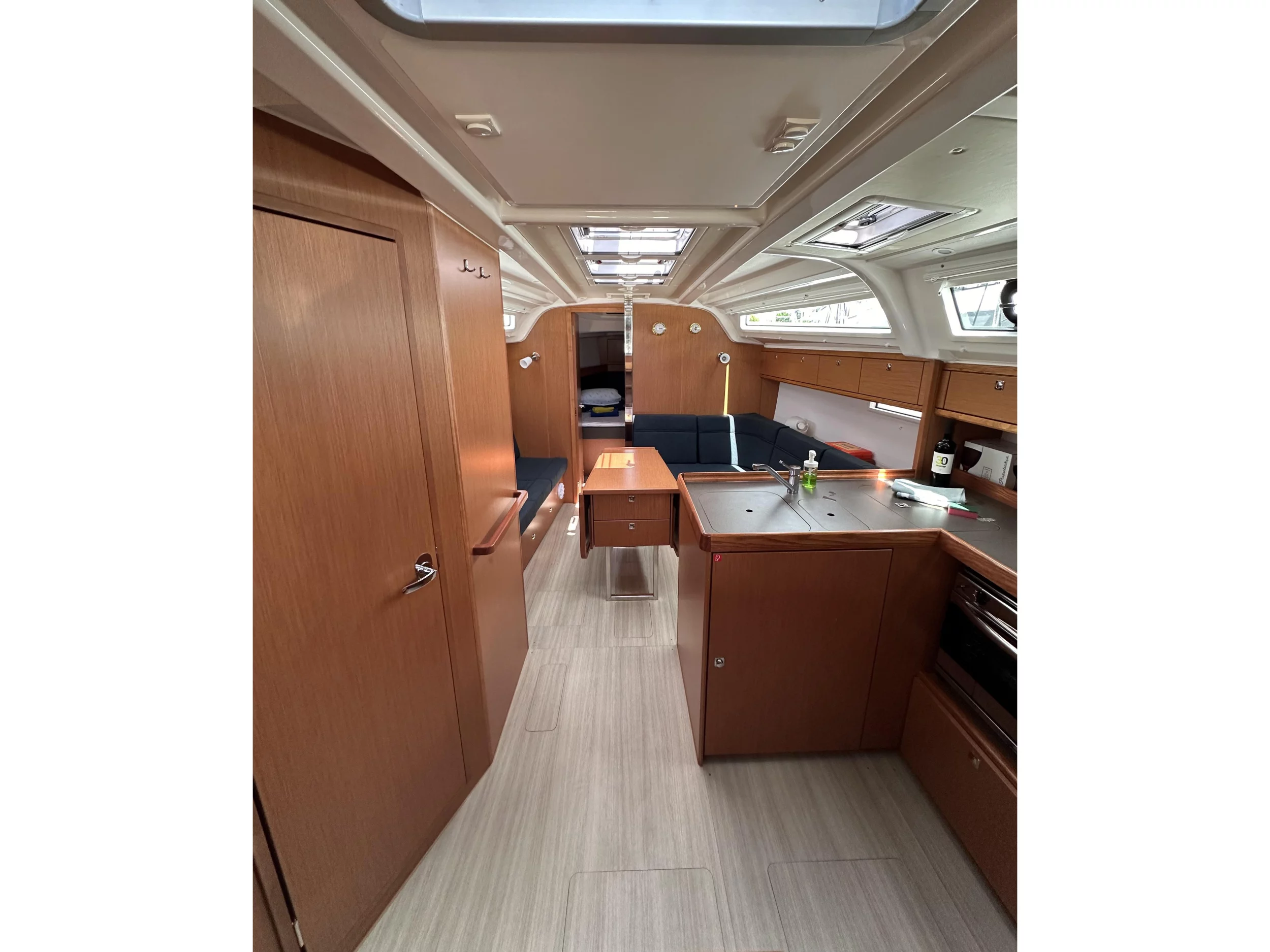 Bavaria Cruiser 37 (Crypto) Interior image - 2