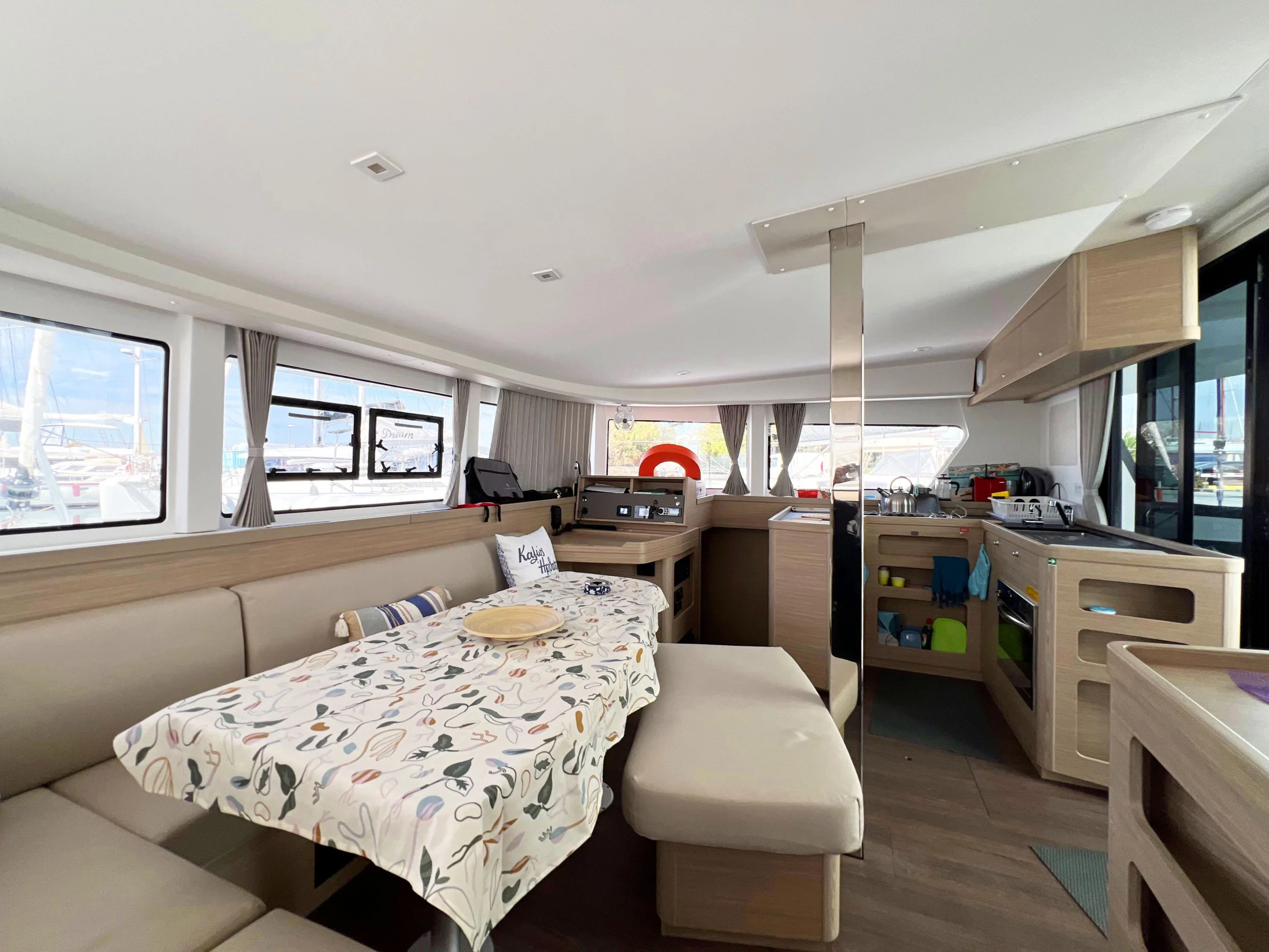Lagoon 42 (AMARYLLIS) Interior image - 4