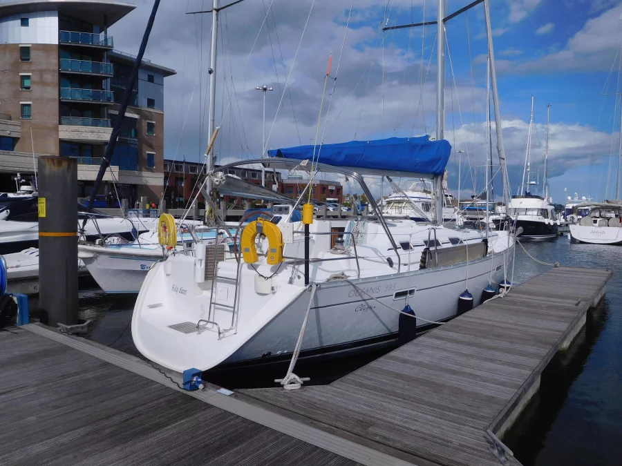 Oceanis 393 Clipper (Holy Diver) Main image - 0