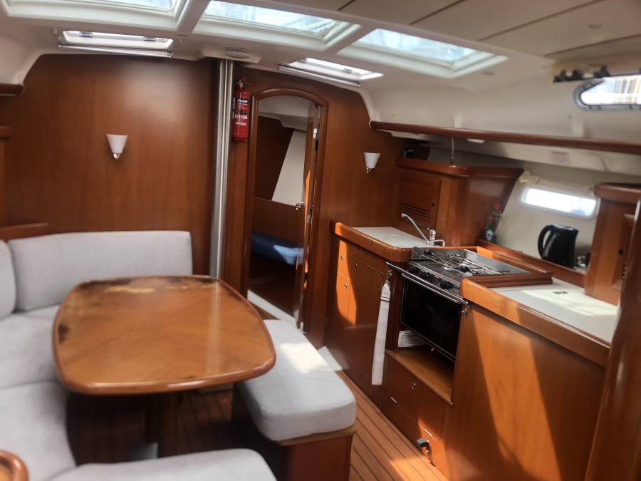 Photo #8 - Oceanis 393 Clipper (Holy Diver) en Poole - 20344