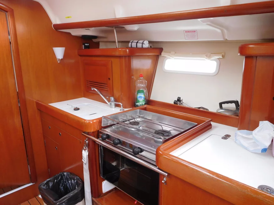 Oceanis 393 Clipper (Holy Diver)  - 3