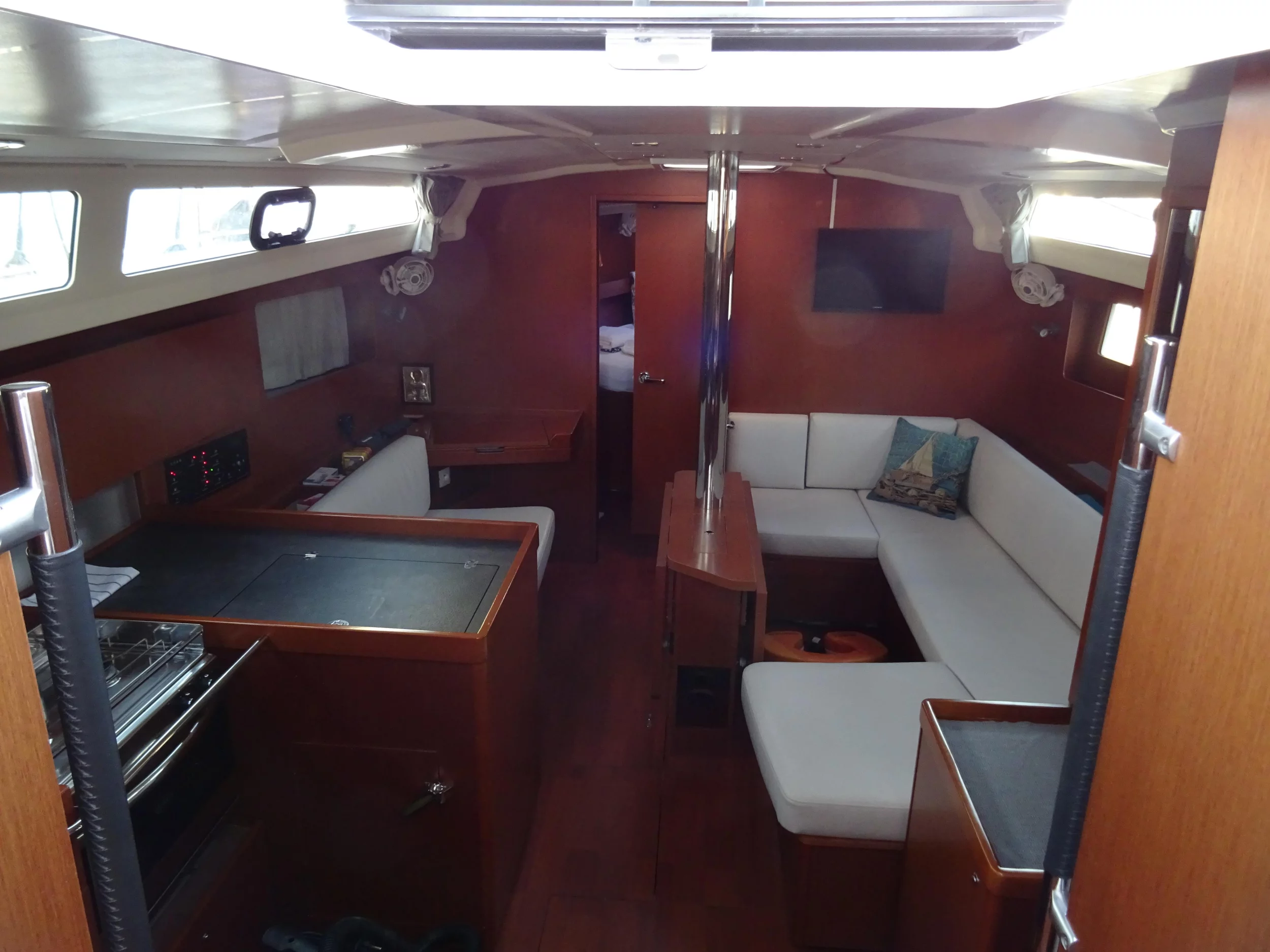 Oceanis 41.1 (Ariadne) Interior image - 1