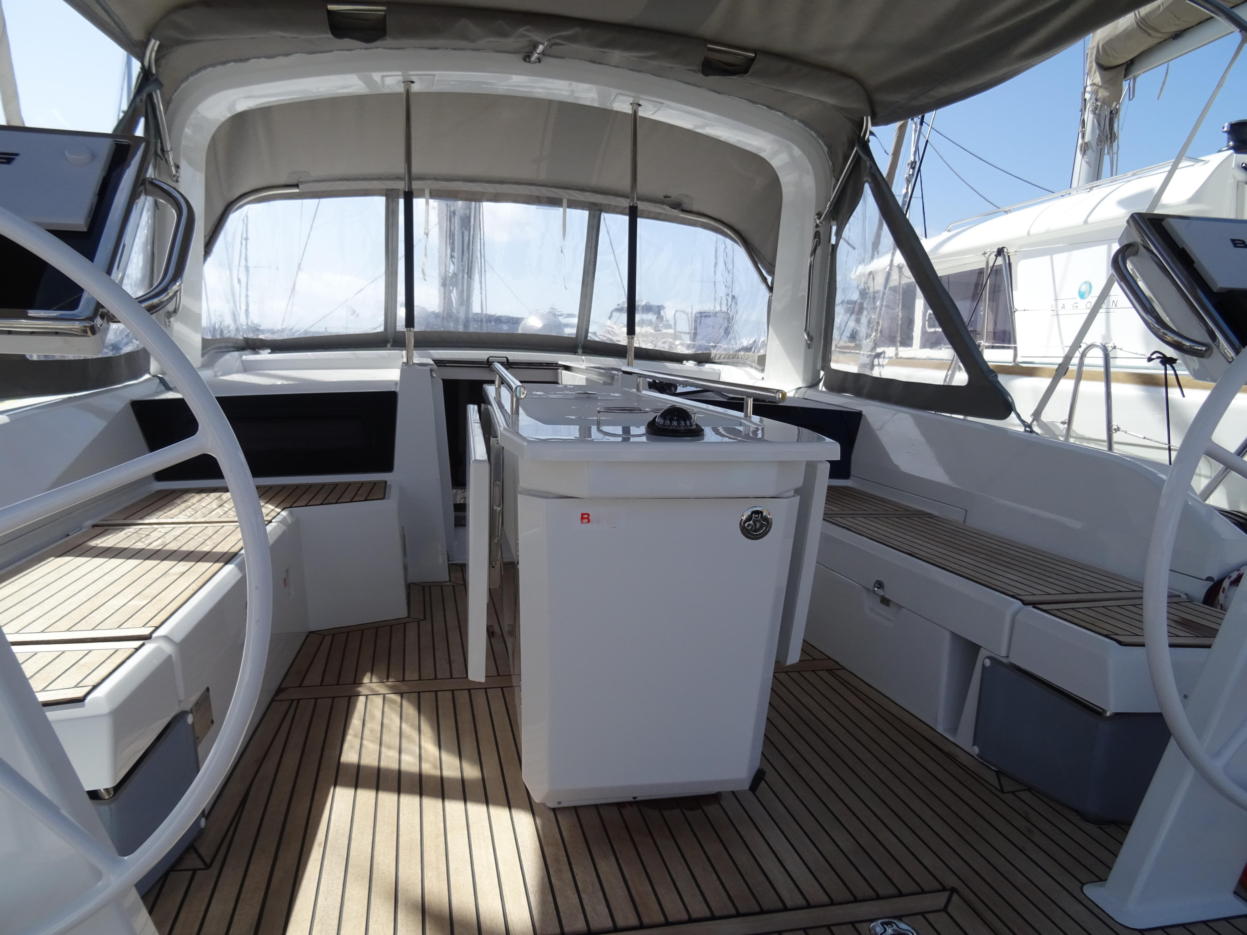 Photo #4 - Oceanis 46.1 (Gwennili/Owners Version) en Atenas - 13108