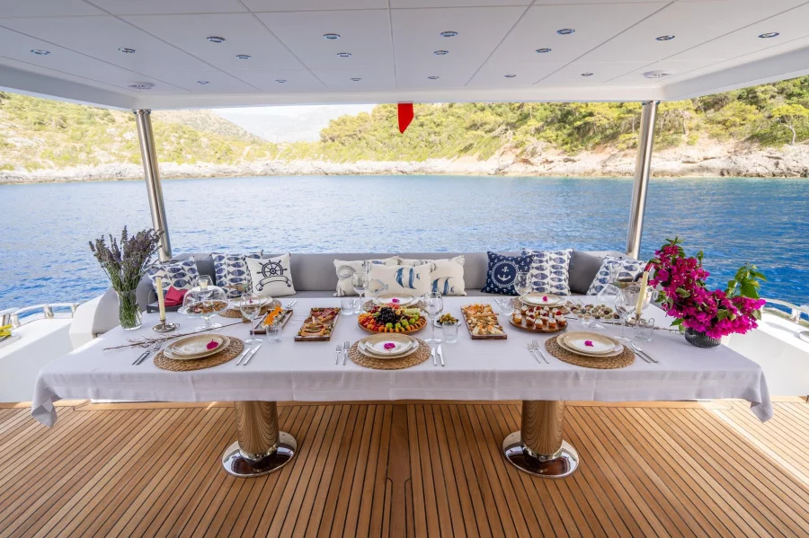 27M Trawler Motor Yacht Lavin (Lavin)  - 23