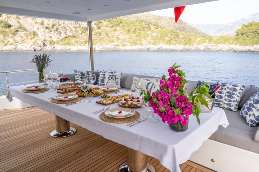 27M Trawler Motor Yacht Lavin (Lavin)  - 2