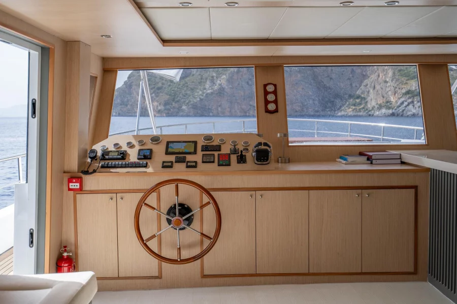 27M Trawler Motor Yacht Lavin (Lavin)  - 14