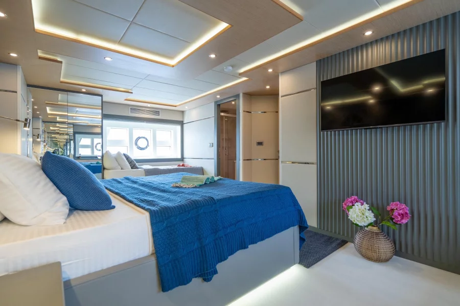 27M Trawler Motor Yacht Lavin (Lavin)  - 1