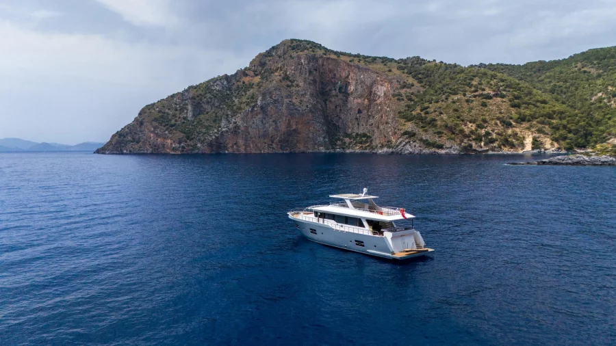 27M Trawler Motor Yacht Lavin (Lavin)  - 3