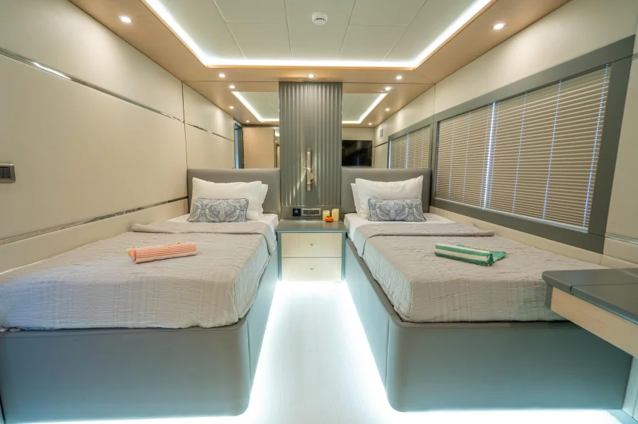 27M Trawler Motor Yacht Lavin (Lavin)  - 28
