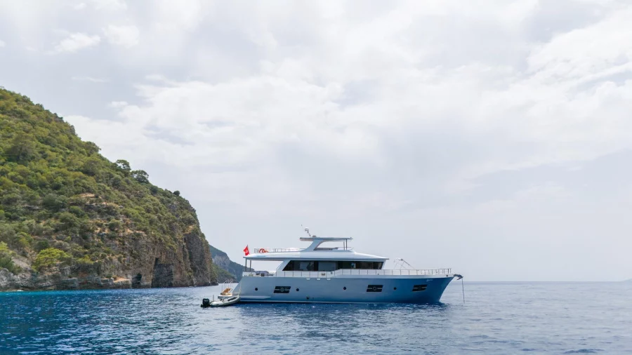 27M Trawler Motor Yacht Lavin (Lavin)  - 13