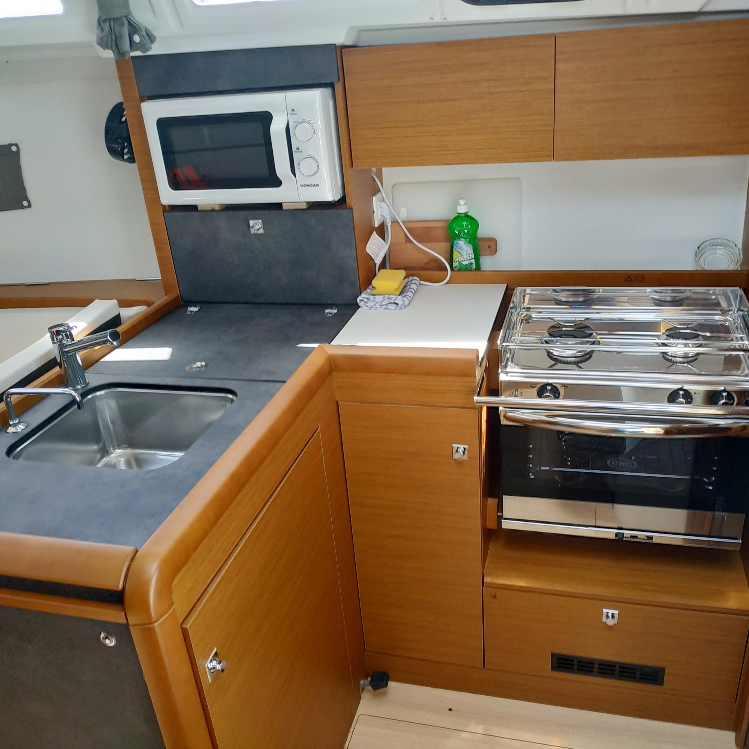 Photo #3 - Sun Odyssey 349 (Berry) in Drage - 11670