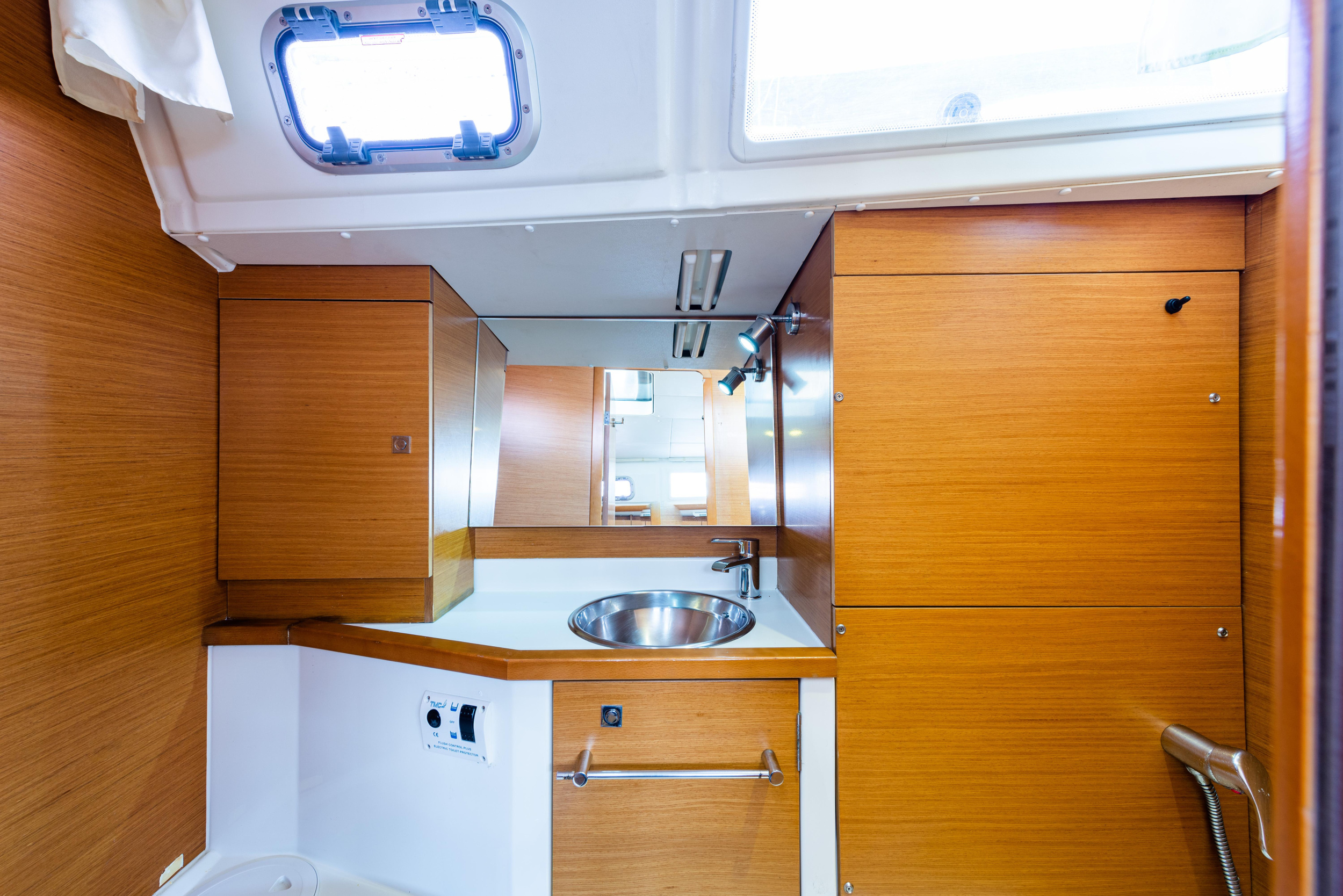 Photo #8 - Jeanneau Sun Odyssey 379 (Amor Fati) in Lefkada - 21847