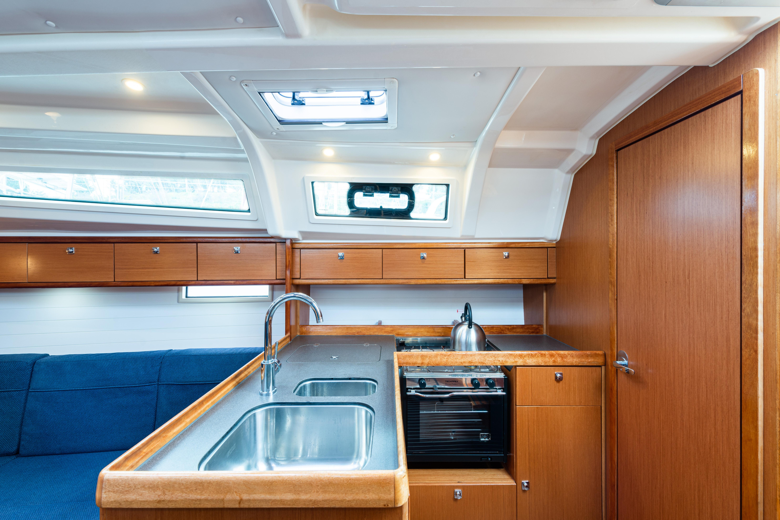 Photo #24 - Bavaria 37 (Jack Of London) in Nea Peramos - 18126