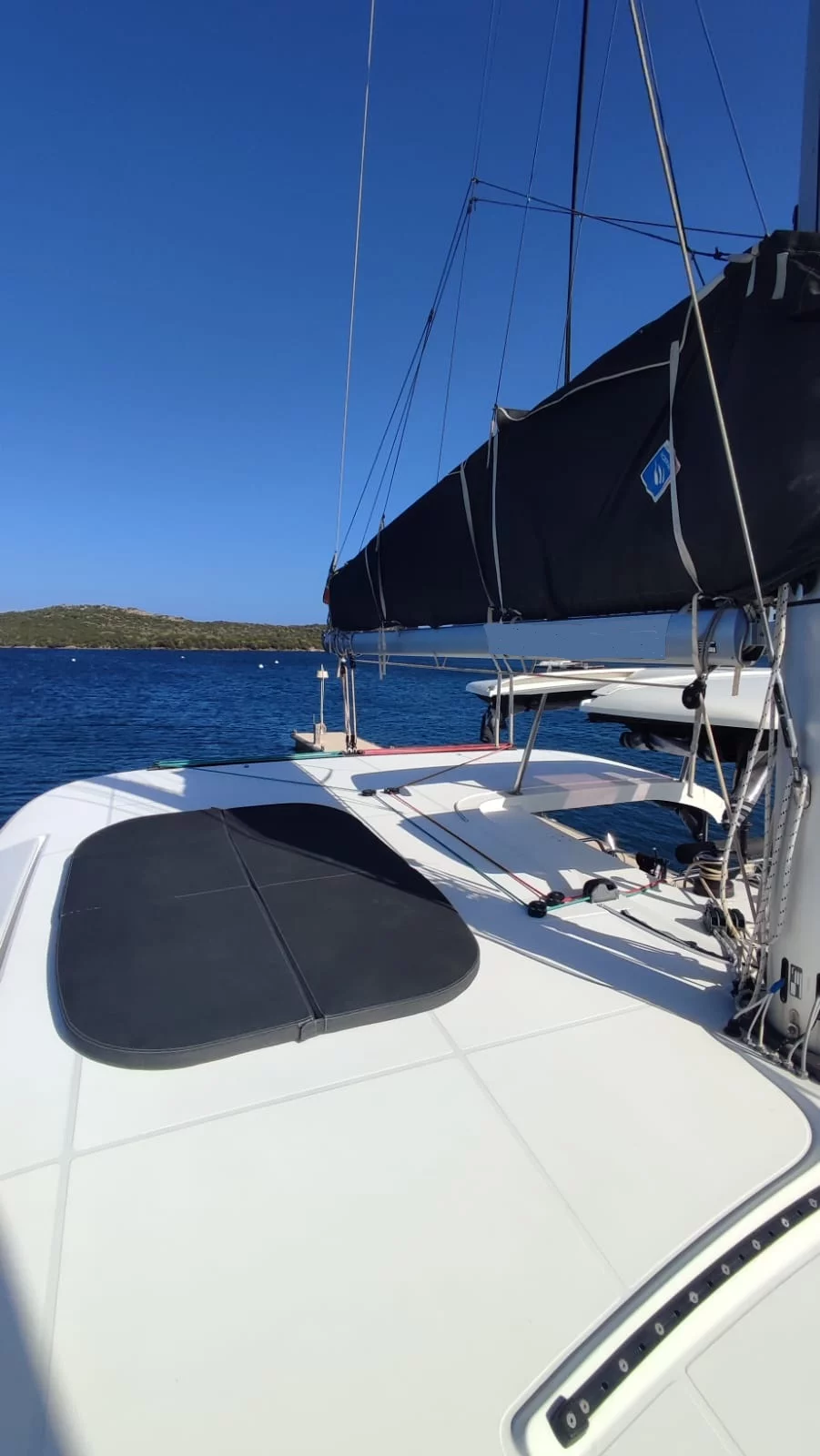 Lagoon 42 (Loki)  - 15