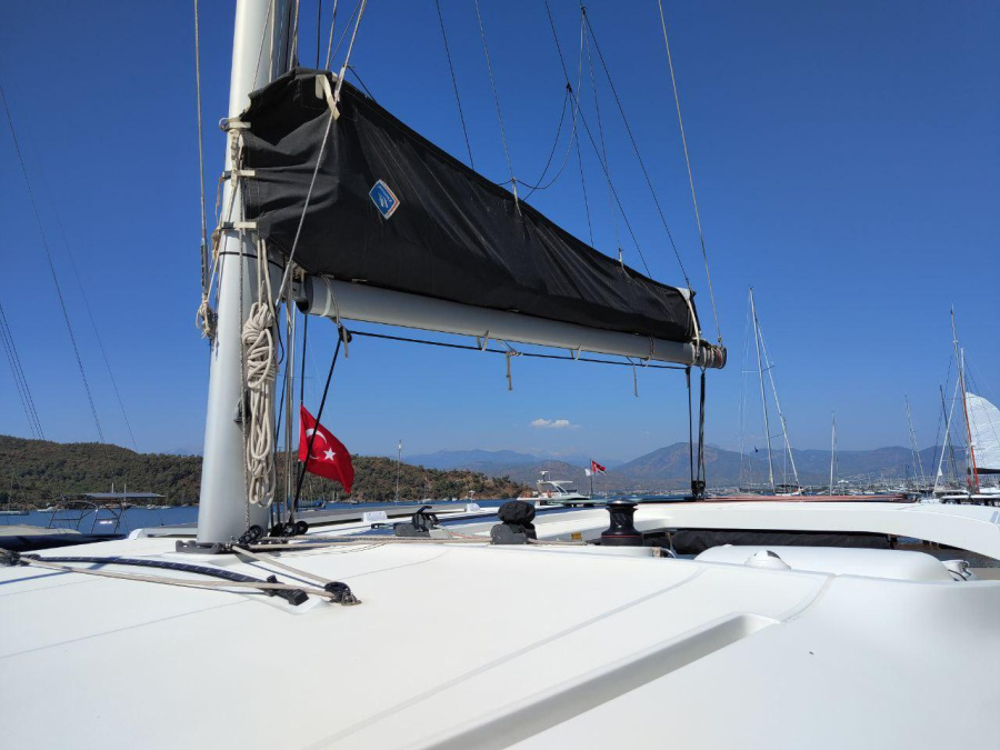 Photo #8 - Lagoon 42 (Neslisah) en Fethiye - 61089