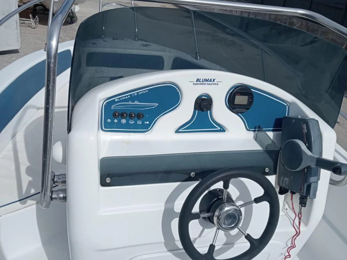 Blumax 19 Pro (Dory - Blue) Interior image - 5