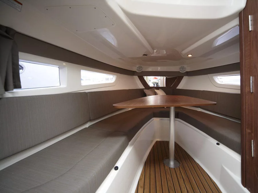 Quicksilver 805 Sundeck (Quicksilver 805) Interior image - 5