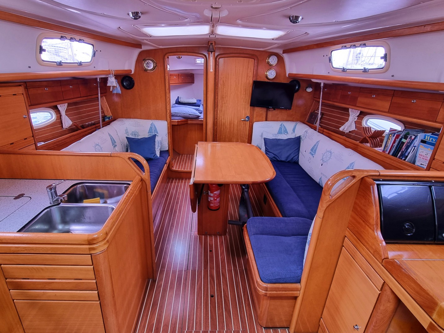 Photo #11 - Bavaria Cruiser 37 (Hani) in Murter - 19849
