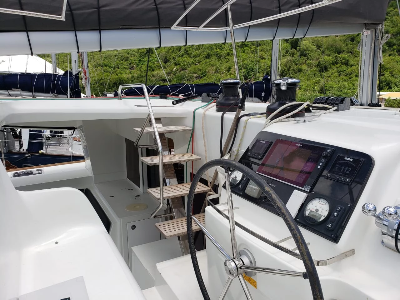 Lagoon 450 SporTop (Belle) Helmstation  - 21