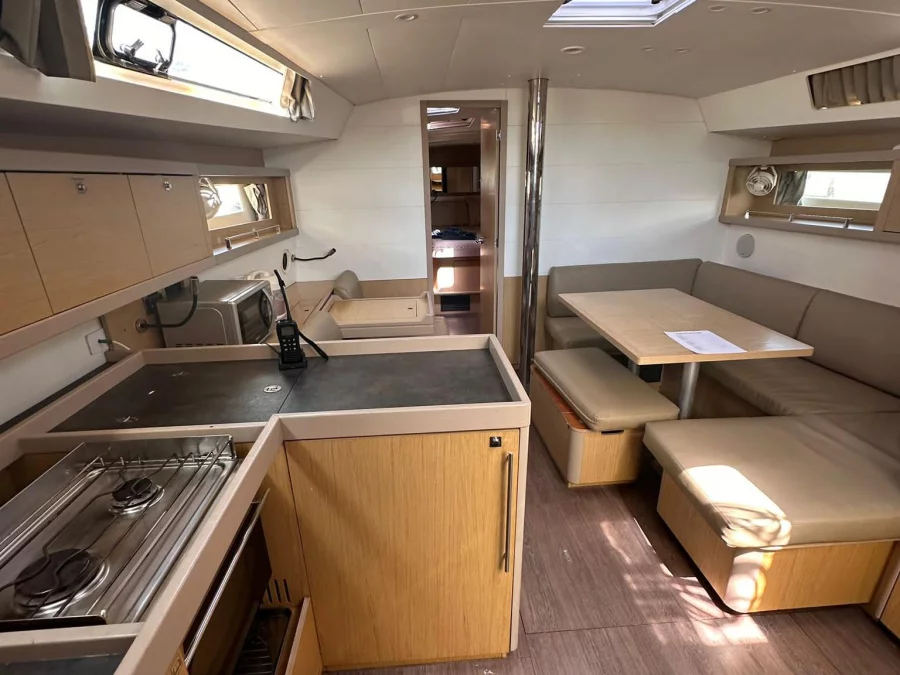 Oceanis 45 (Moonshine) Interior image - 5