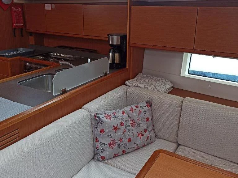 Bavaria C45 (Nutmeg) Interior image - 10