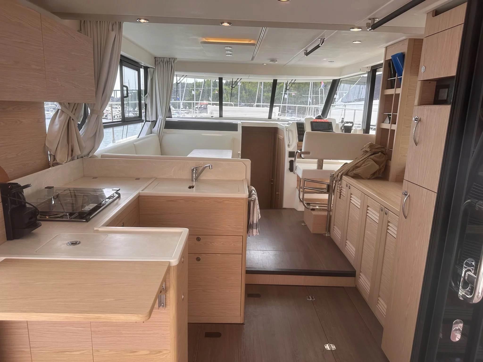 Swift Trawler 41 FLY (Moritz) Interior image - 12