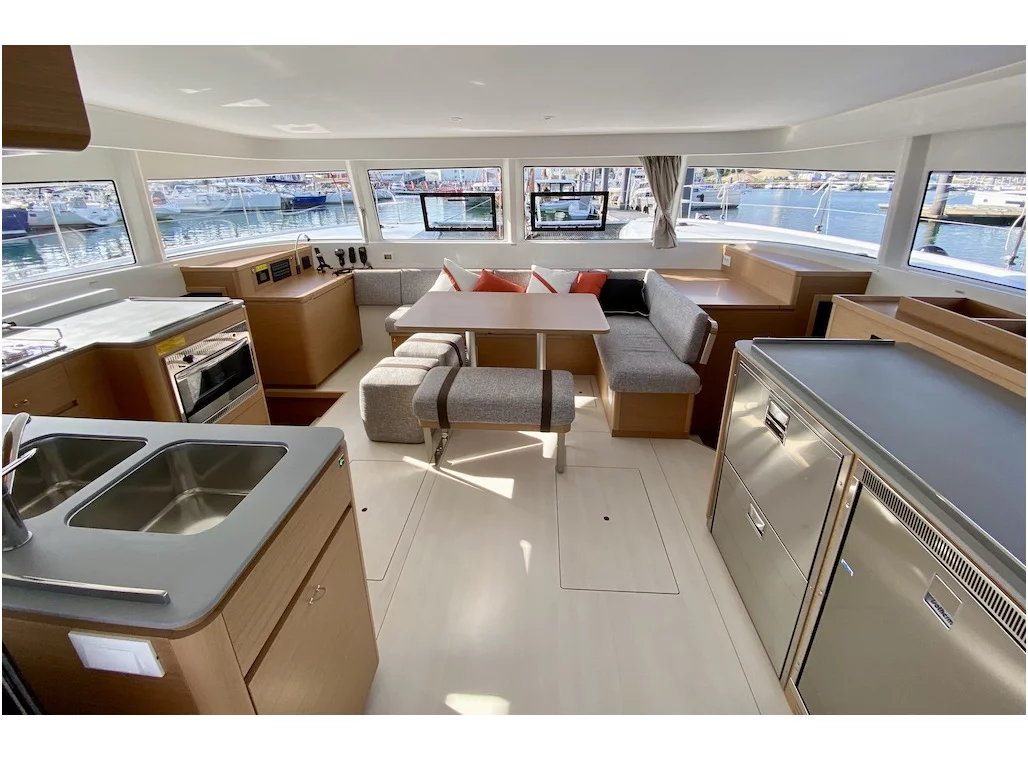 Excess 14 (ARABELLA) Interior image - 6