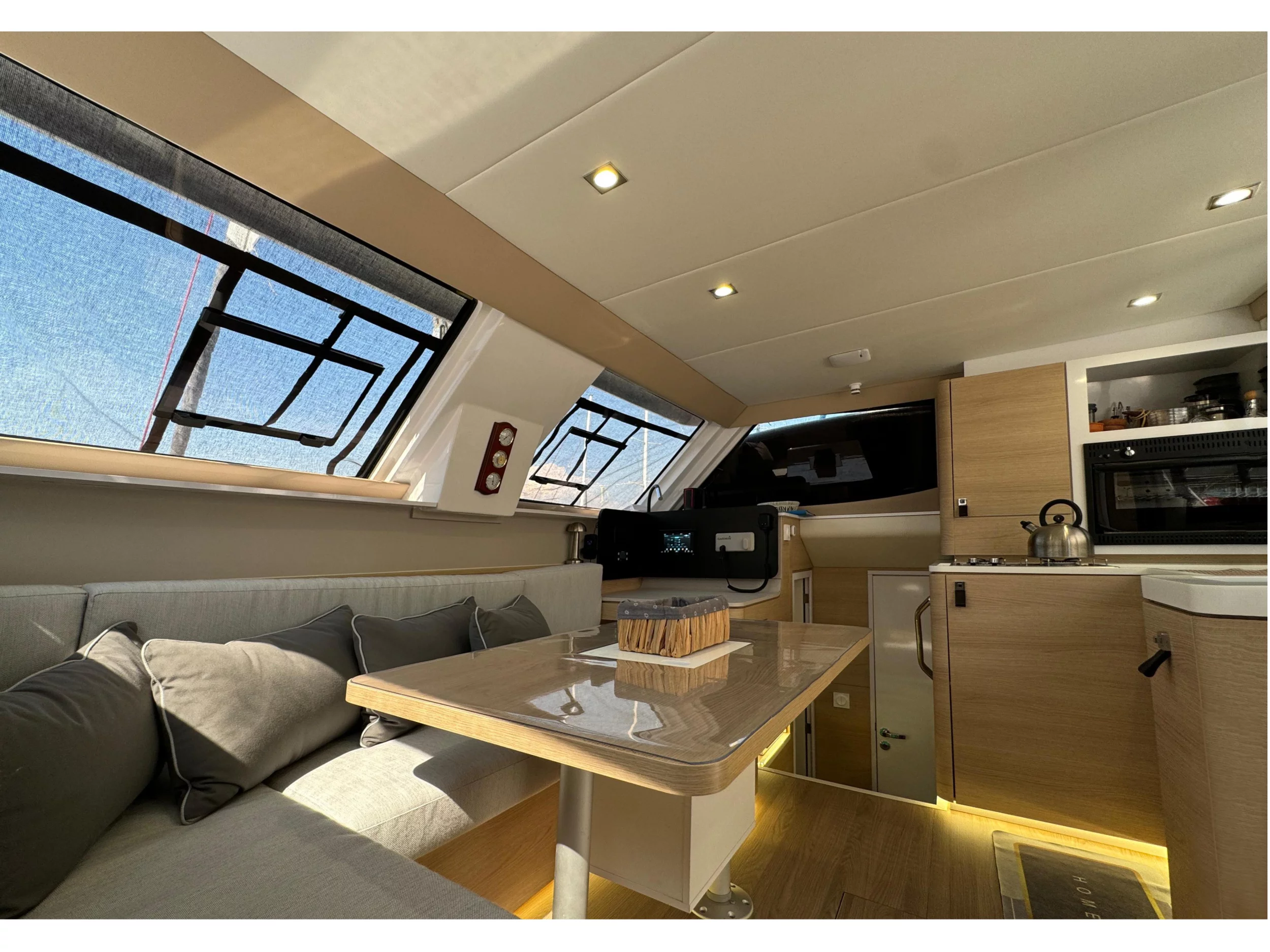 Aventura 37 (ProntoSail) Interior image - 16