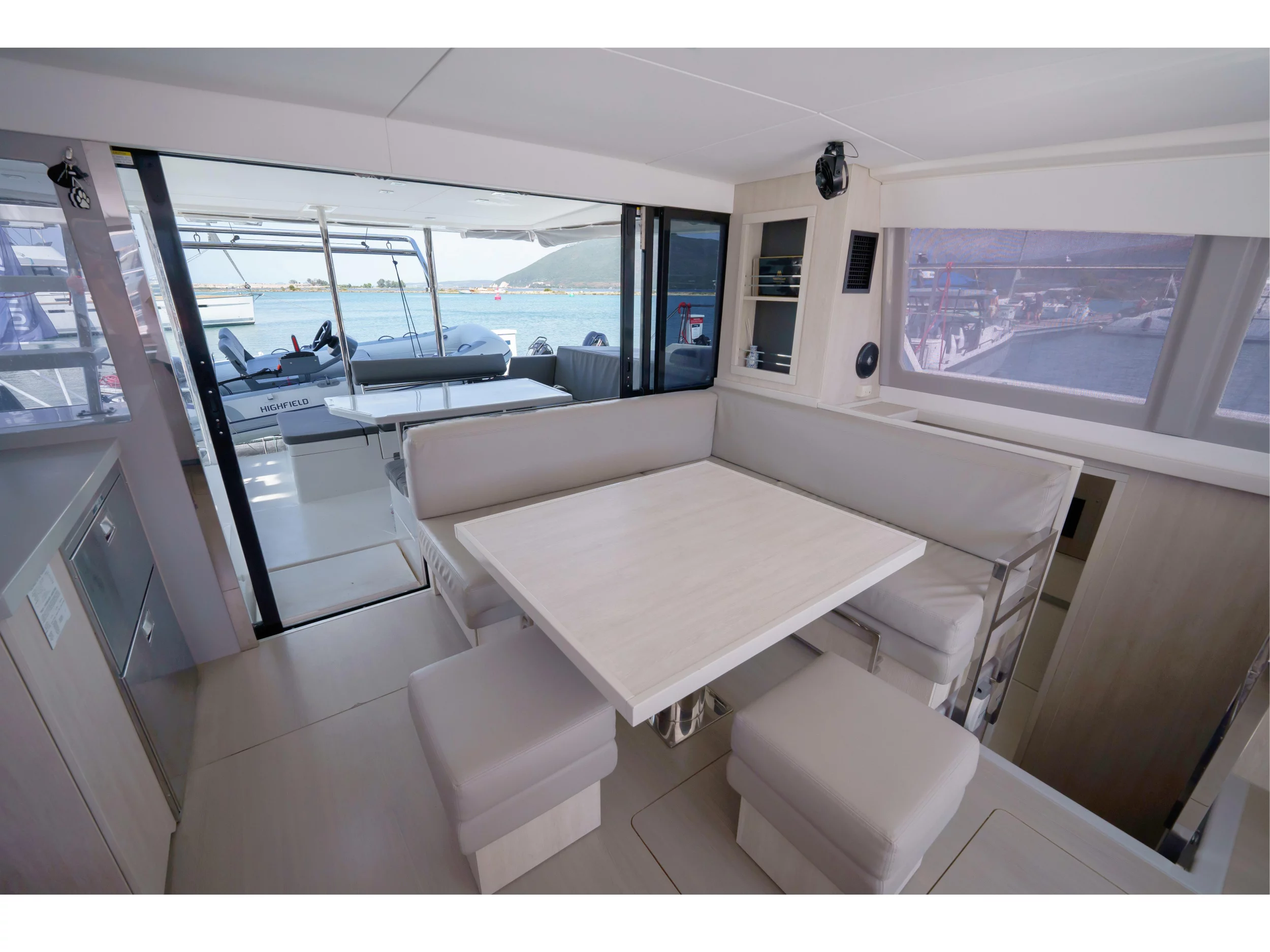 Leopard 43 PC (Horizon) Interior image - 2