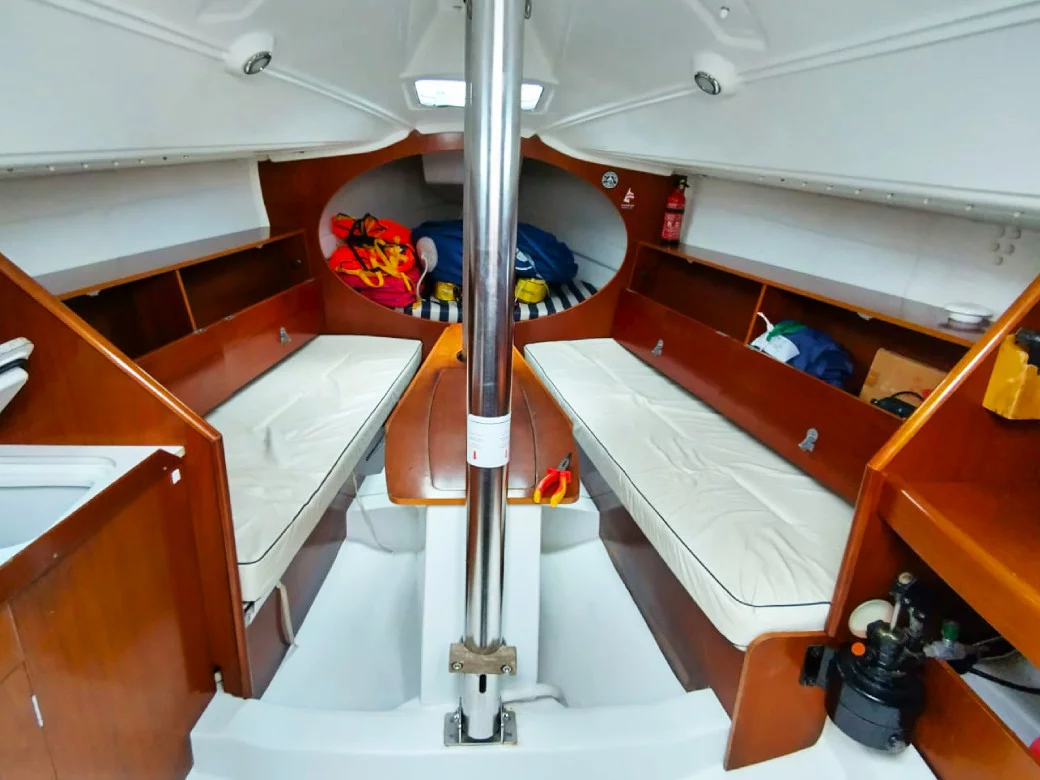 First 27.7 (Flashe) Interior image - 7