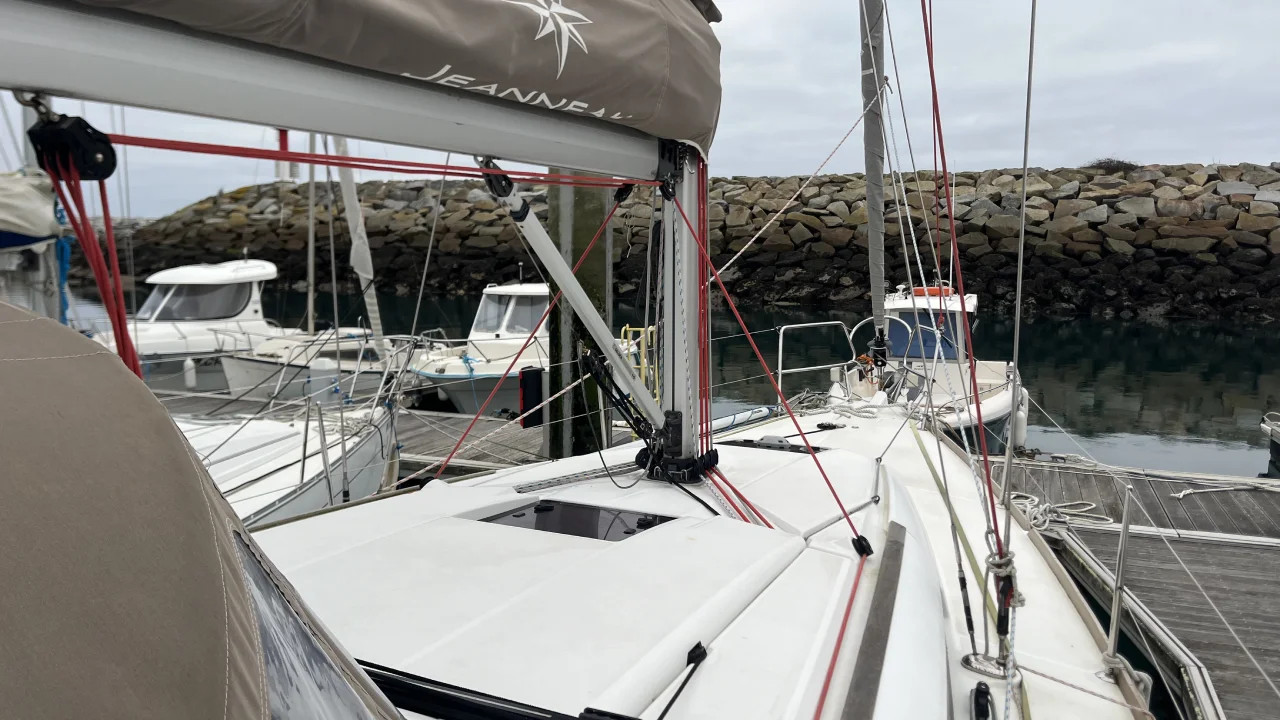 Photo #12 - Sun Odyssey 379 "Performance" (Grenat) en Saint-Quay-Portrieux - 22830