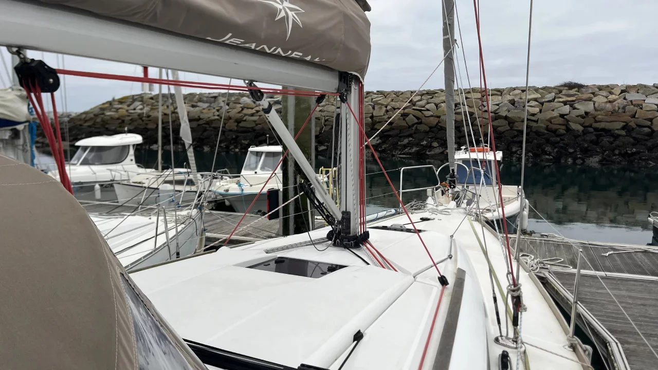 Sun Odyssey 379 "Performance" (Grenat)  - 11