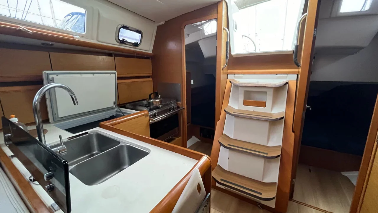 Sun Odyssey 379 (DL) (Corail)  - 9