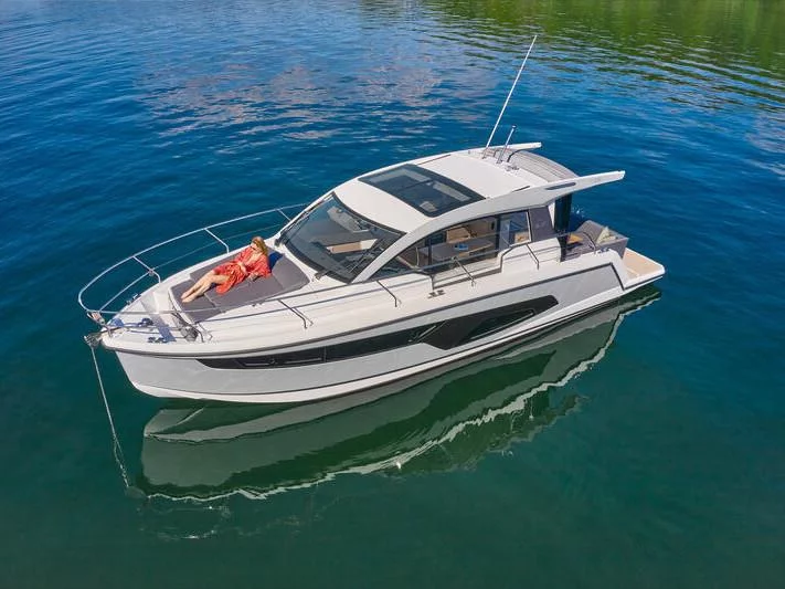 Sealine C335 (Min Maity) Main image - 0