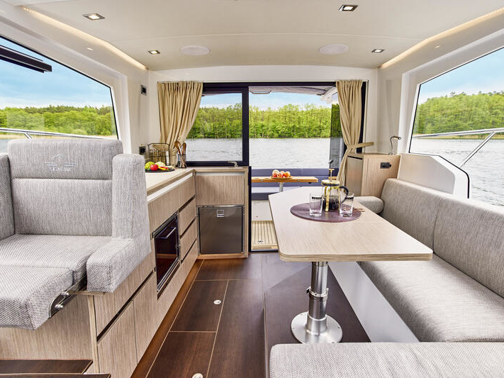 Photo #5 - Sealine C335 (Min Maity) in Biograd - 22856