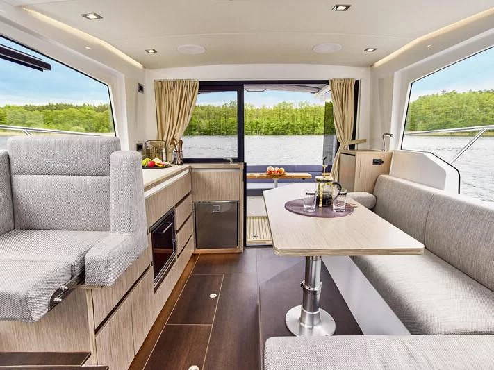 Sealine C335 (Min Maity) Interior image - 4