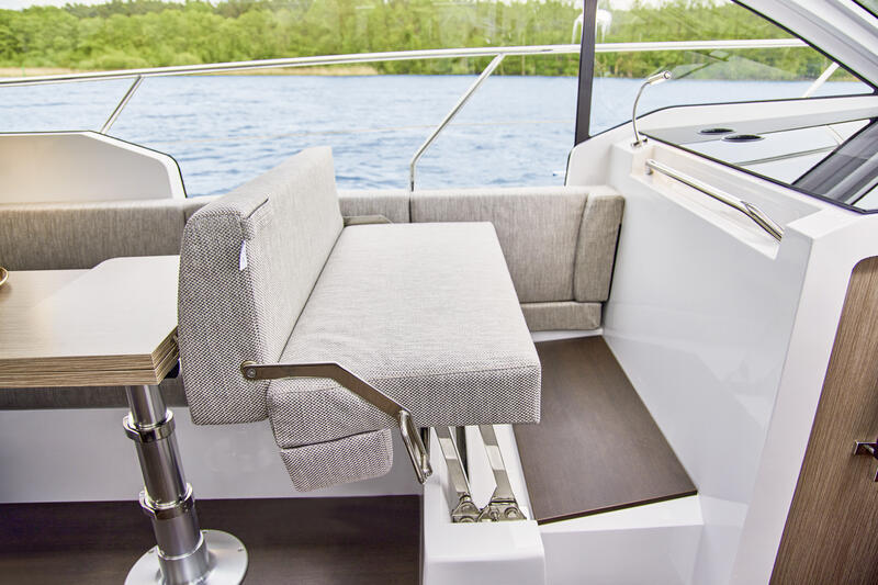 Photo #9 - Sealine C335 (Min Maity) in Biograd - 22856