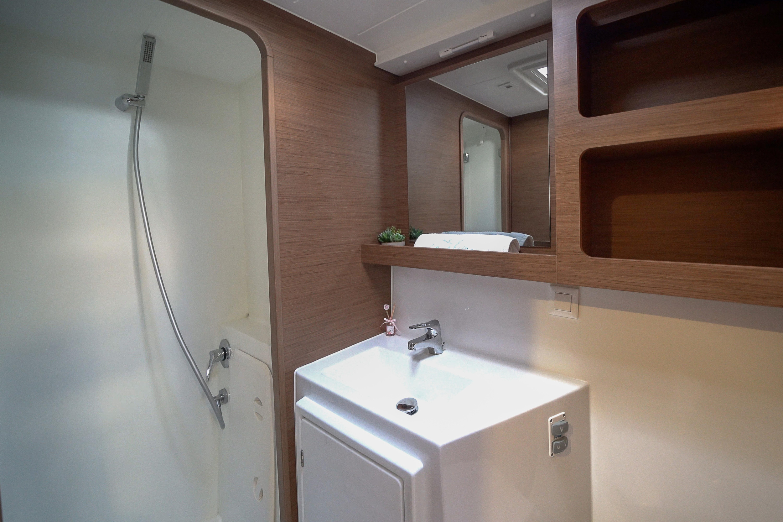 Photo #6 - Lagoon 42 (Catalina | watermaker) en Preveza - 14035