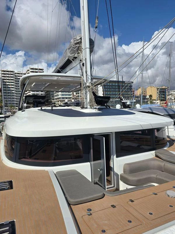 Lagoon Sixty5 (TriWing Endor)  - 21