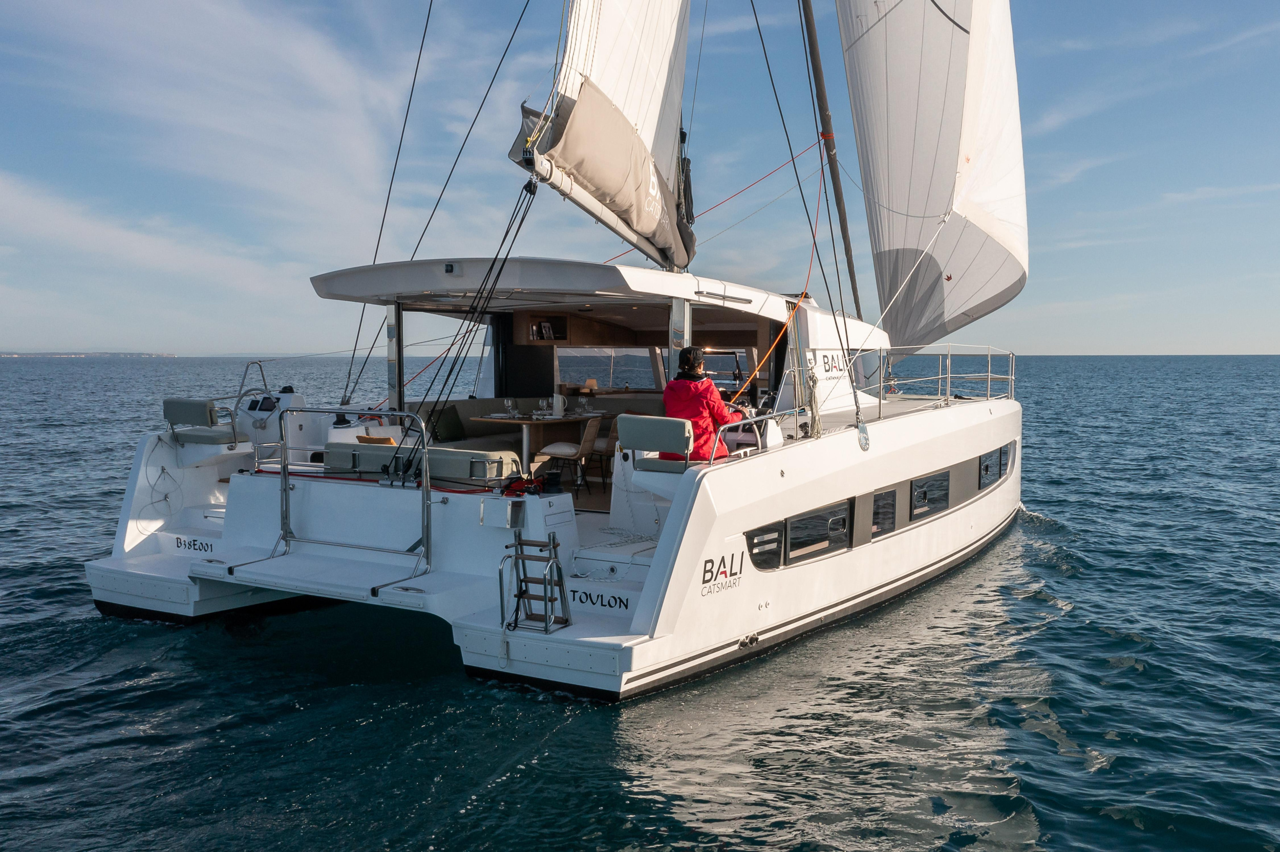 Photo #2 - Bali Catsmart (Néréide) in Port Pin Rolland - 22869