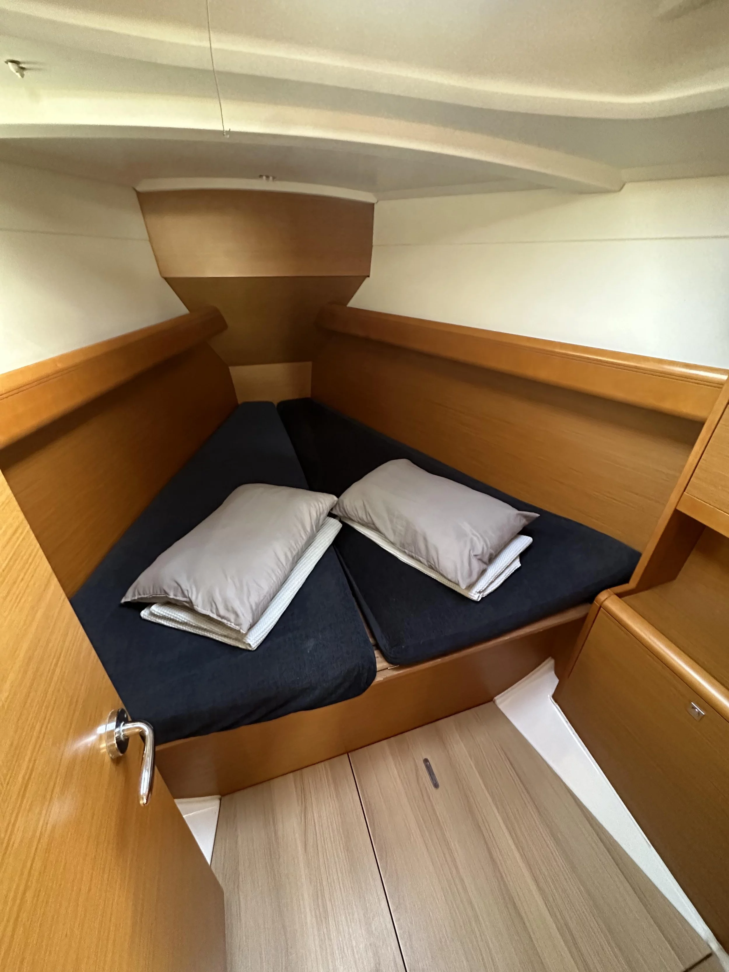 Sun Odyssey 379 (OYSTER SHELL)  - 8