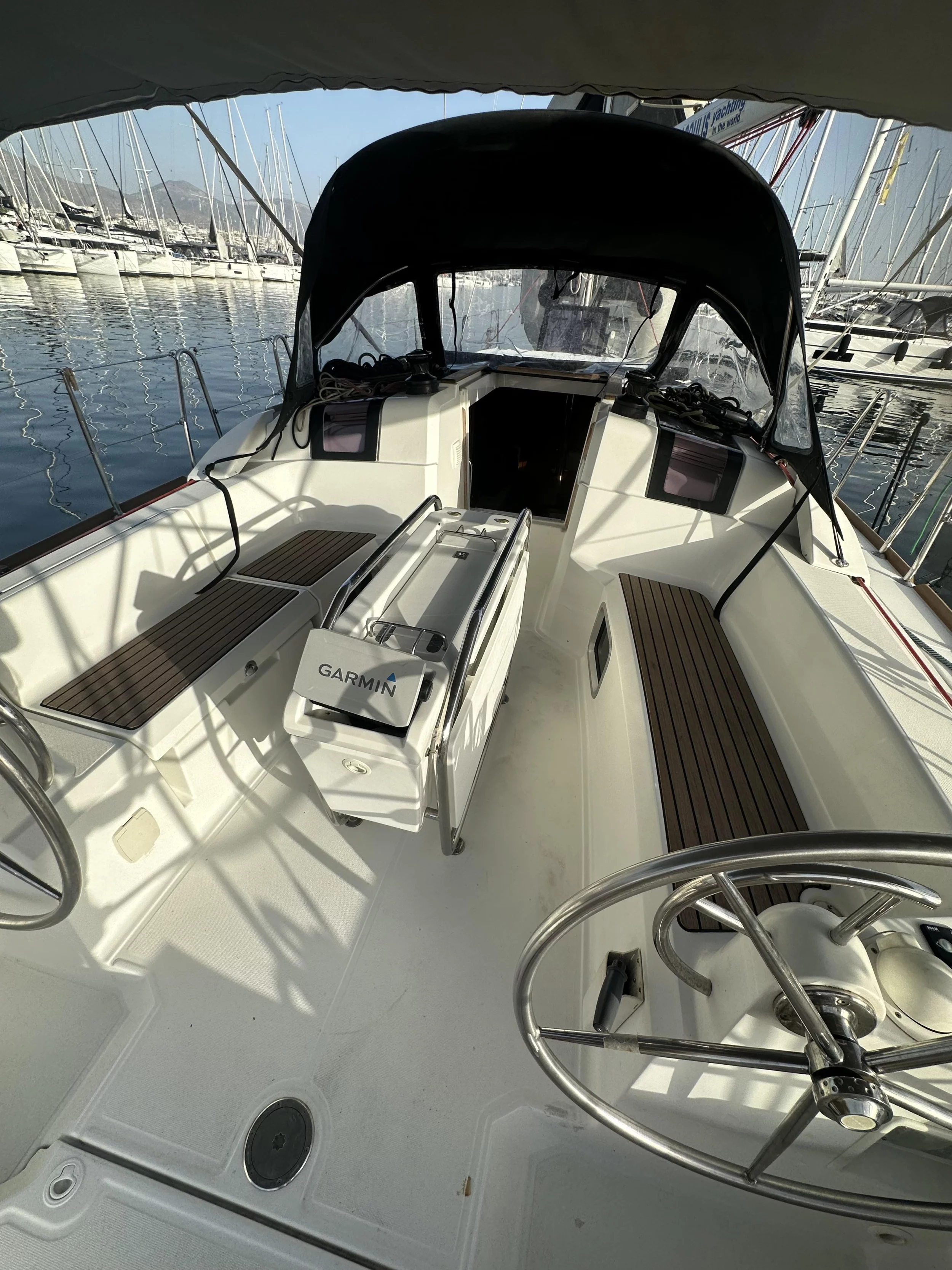 Sun Odyssey 379 (OYSTER SHELL)  - 10