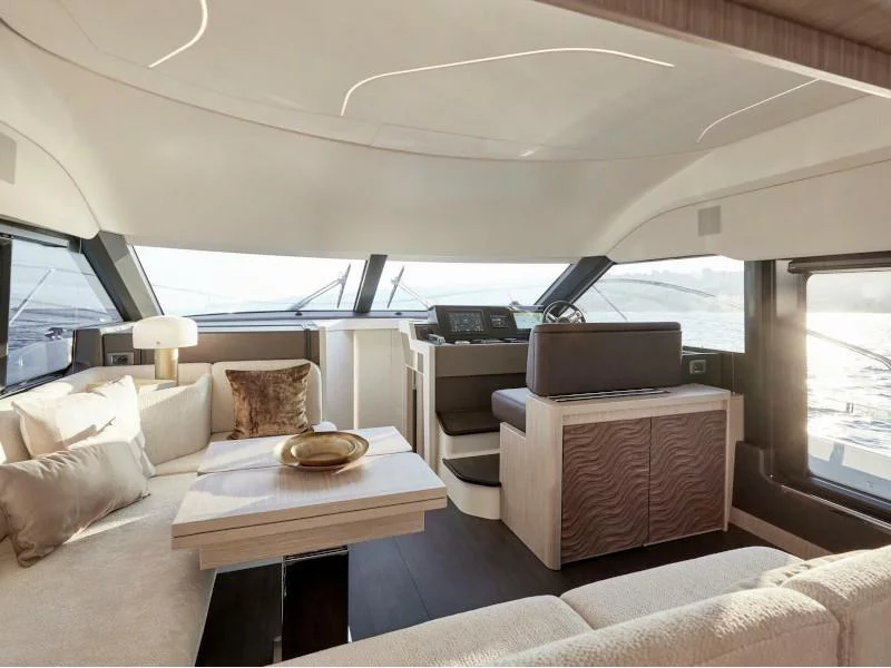 Prestige F4.9 (La Familia 2) Interior image - 1