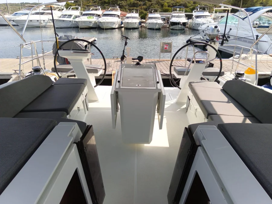 Oceanis 46.1 (Zeppelin)  - 4