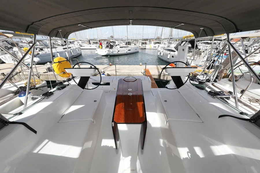 Dufour 41 (Wild Rose)  - 15