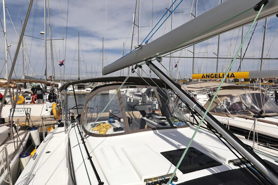 Dufour 41 (Wild Rose)  - 16